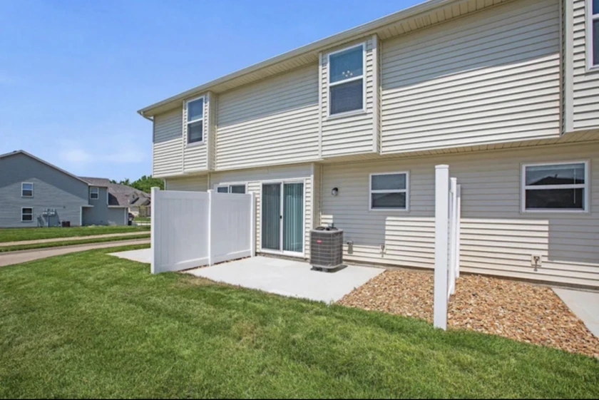 $1,450 / 1004sqft 3 bedroom and 3 bath thumbnail 2