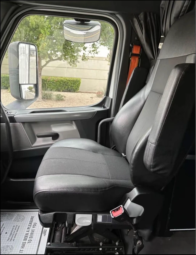 2021 freightliner cascadia🚛 detroit dd15 engine⚙️ automatic transmission📊 717,00 thumbnail 4