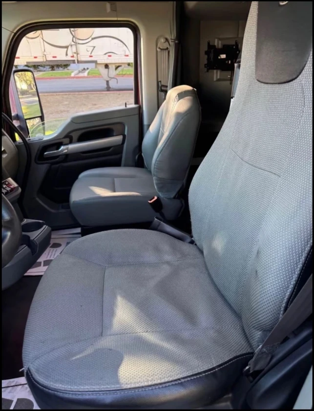 2020 kenworth t680🚛 paccar engine⚙️ automatic transmission📊 374,939 miles✅ ready thumbnail 4