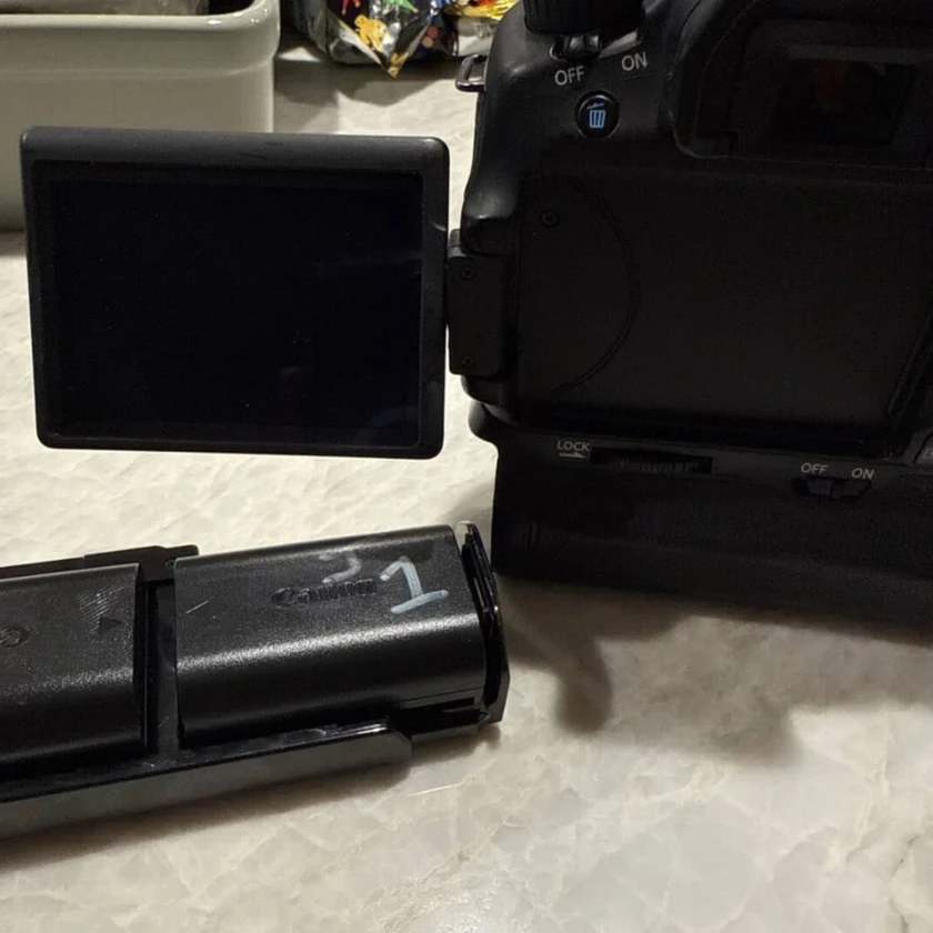 canon 60d dslr camera body comes with dual battery holder and hand strap|og box! thumbnail 5