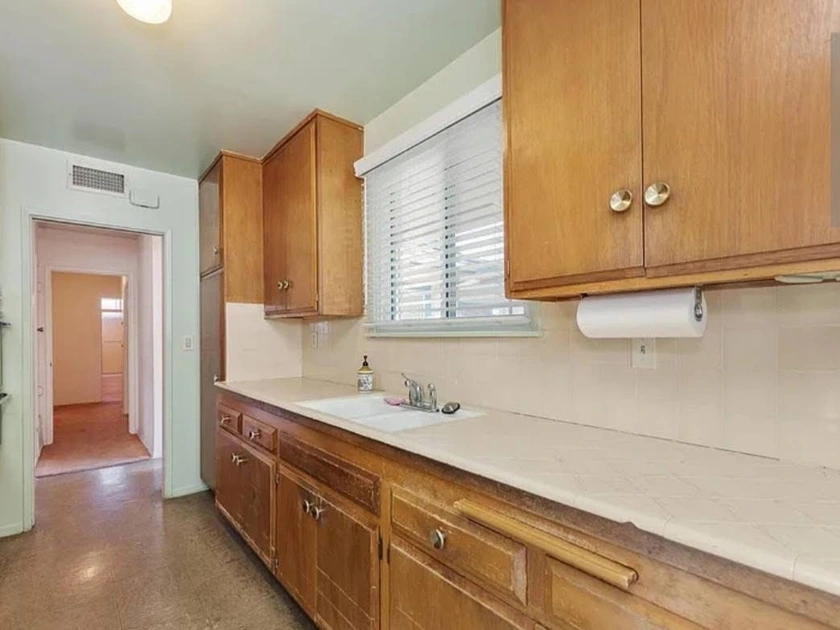 $400 / 10sqft 3 bedroom room available for rent thumbnail 5