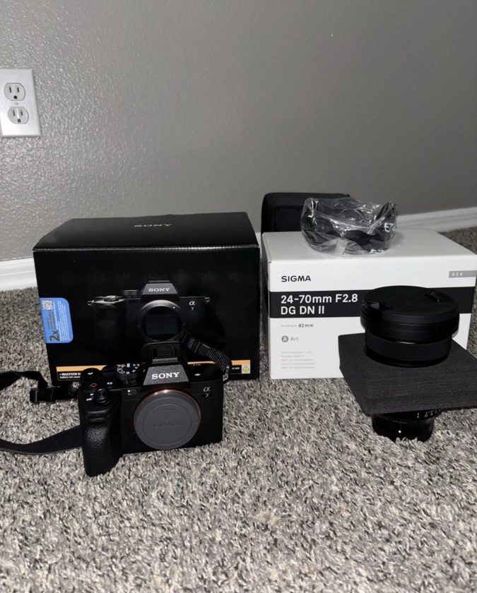 sony alpha 7 iv mirrorless camera body and a sigma 24-70mm f/2.8 dg dn ii art le thumbnail 6