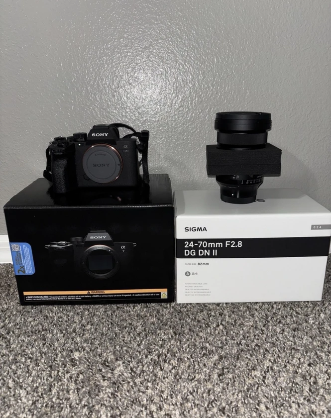 sony alpha 7 iv mirrorless camera body and a sigma 24-70mm f/2.8 dg dn ii art le thumbnail 7