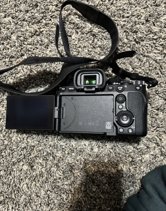 sony alpha 7 iv mirrorless camera body and a sigma 24-70mm f/2.8 dg dn ii art le thumbnail 8