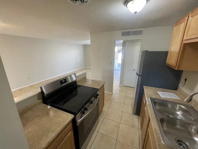 $1,350 / 3br - 1400sqft - splendid home available thumbnail 2