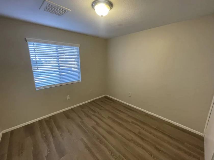 $1,350 / 3br - 1400sqft - splendid home available thumbnail 3