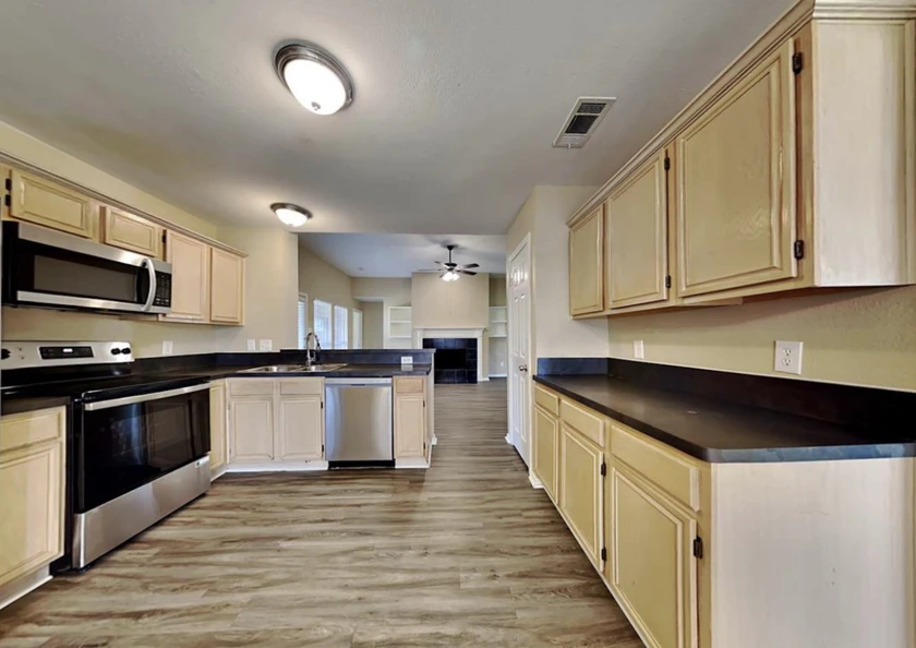 $1,300 / 4br - 2011sqft - 4bed 2bath for rent thumbnail 2