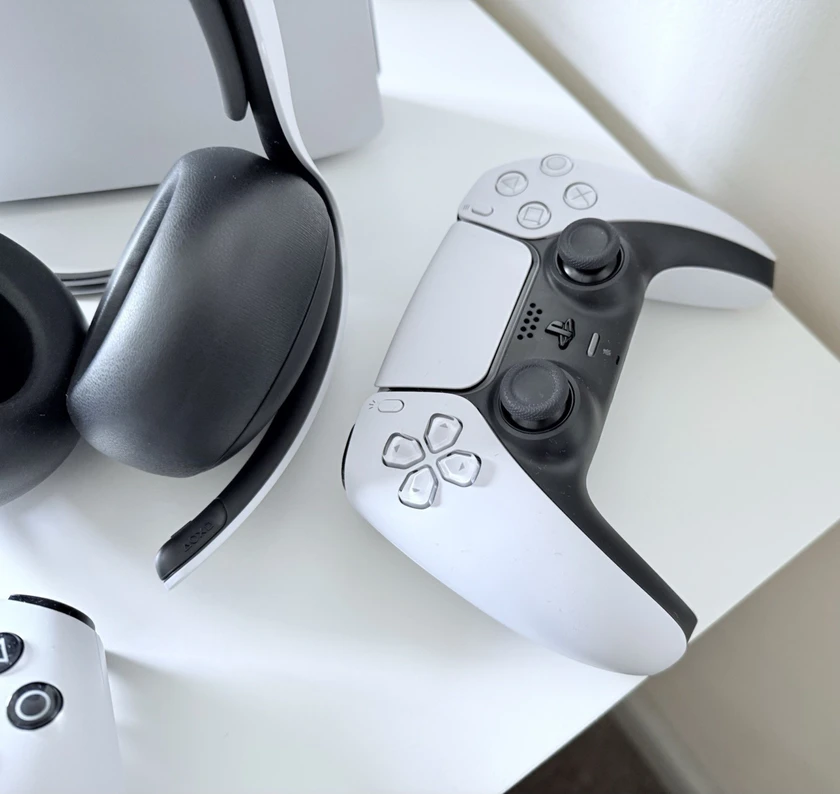 playstation 5 pro - $350 thumbnail 5