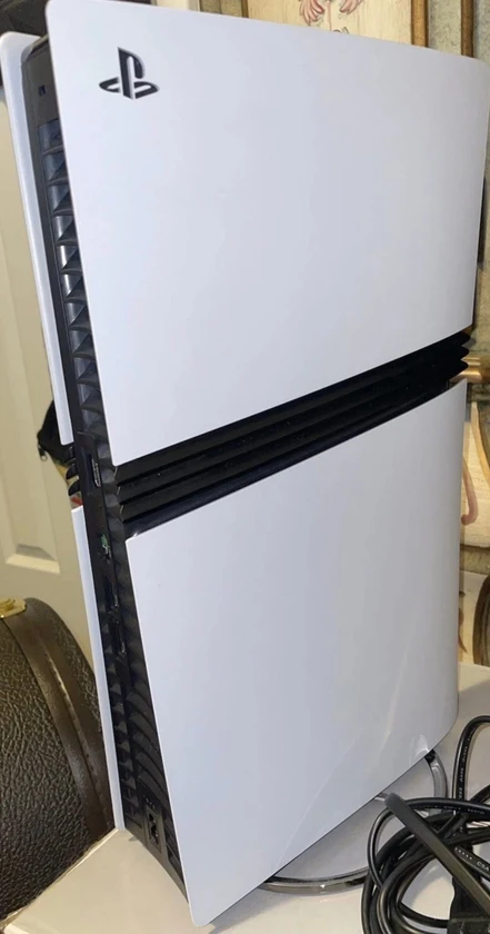 ps5 pro . thumbnail 2
