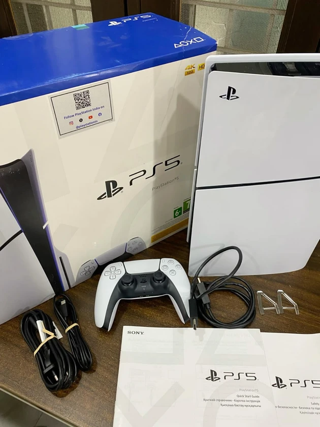 playstation 5 slim (disc edition) - $750 thumbnail 2