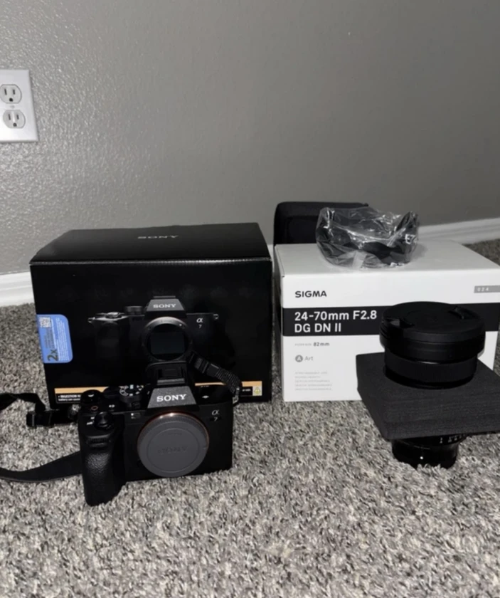 sony alpha 7 iv mirrorless camera body - $1,500 thumbnail 5