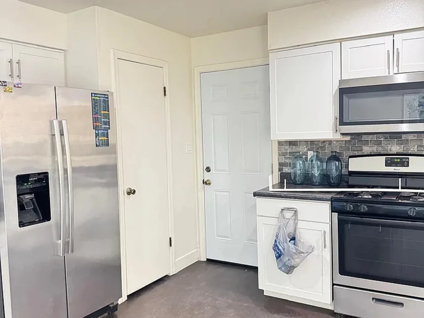 $950 / 1168sqft 3beds 2 baths thumbnail 3