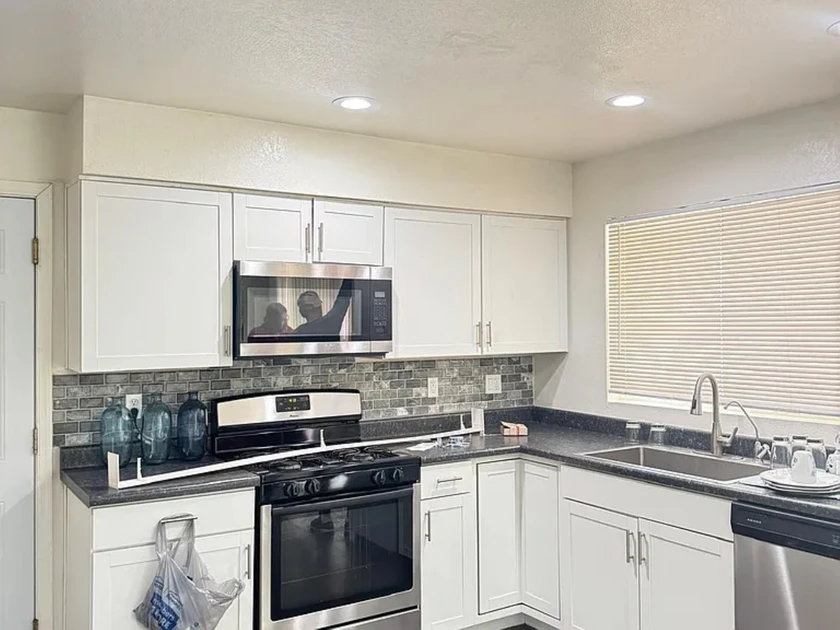 $950 / 1168sqft 3beds 2 baths thumbnail 4