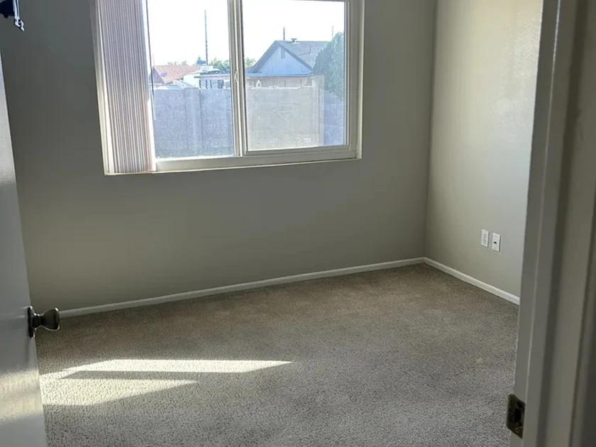 $950 / 1168sqft 3beds 2 baths thumbnail 6