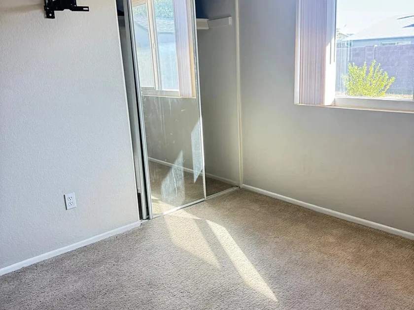 $950 / 1168sqft 3beds 2 baths thumbnail 7