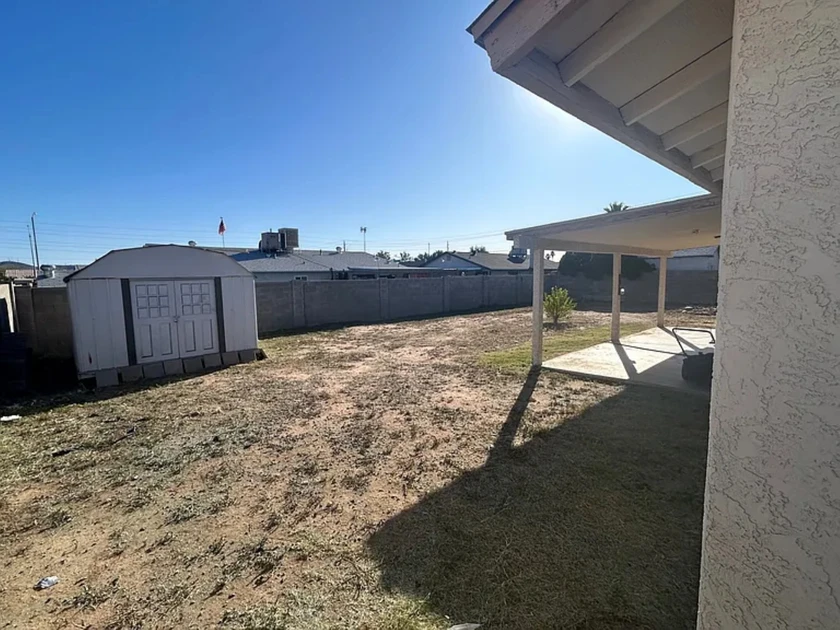 $950 / 1168sqft 3beds 2 baths thumbnail 9