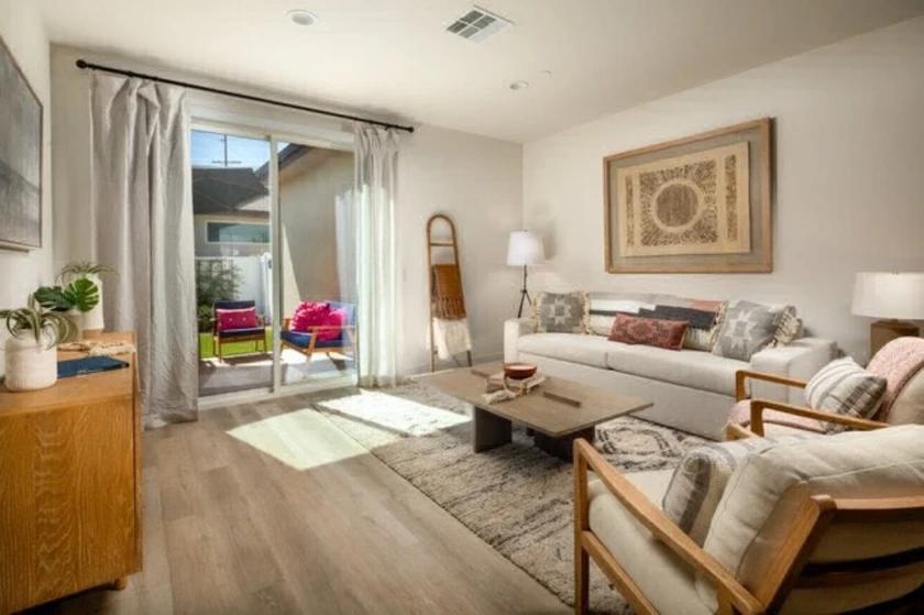 3br - 1800sqft - house for rent in los angeles country ca. vello crossings thumbnail 2