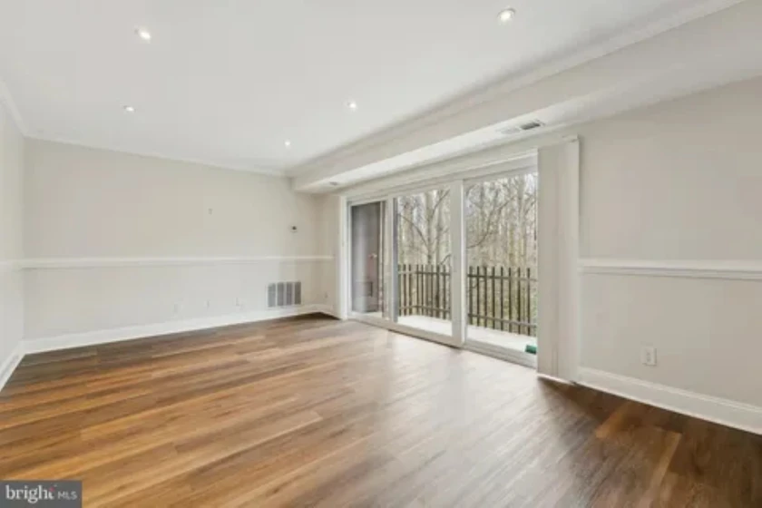 $1,400 / 2br - 998sqft - a charming condo thumbnail 2