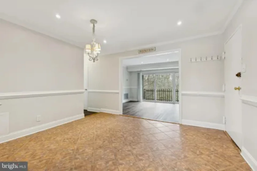 $1,400 / 2br - 998sqft - a charming condo thumbnail 3