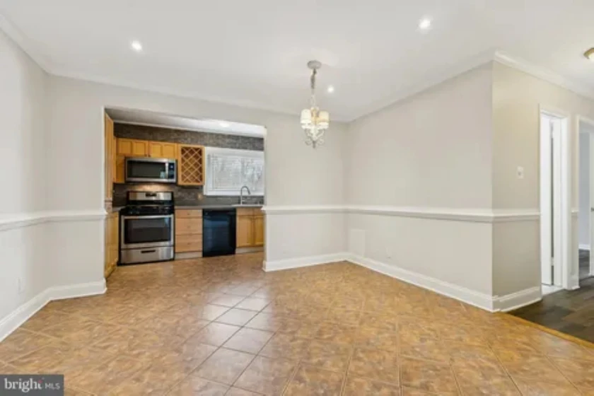 $1,400 / 2br - 998sqft - a charming condo thumbnail 4