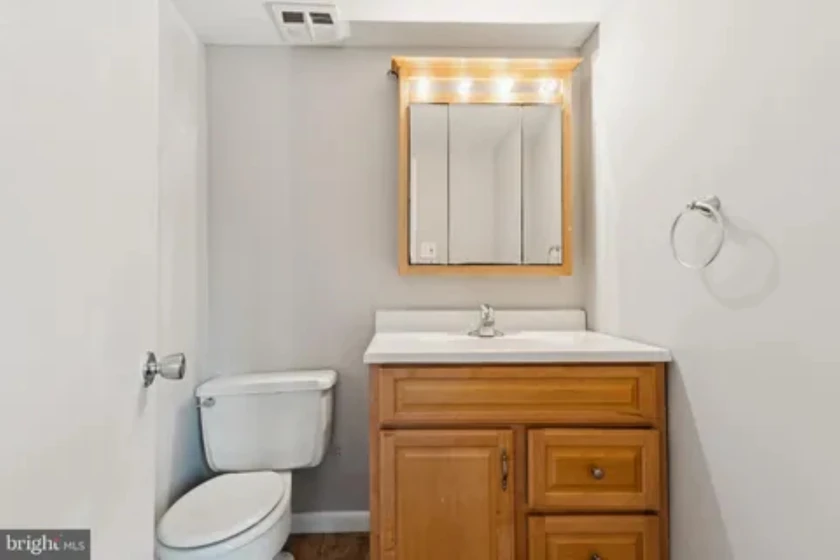 $1,400 / 2br - 998sqft - a charming condo thumbnail 11