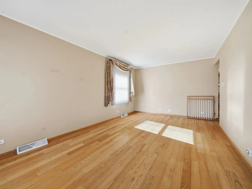 $1,700 / 3br - 1028sqft - 11326 s troy st, chicago, il 60655 thumbnail 3