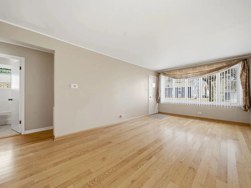 $1,700 / 3br - 1028sqft - 11326 s troy st, chicago, il 60655 thumbnail 2