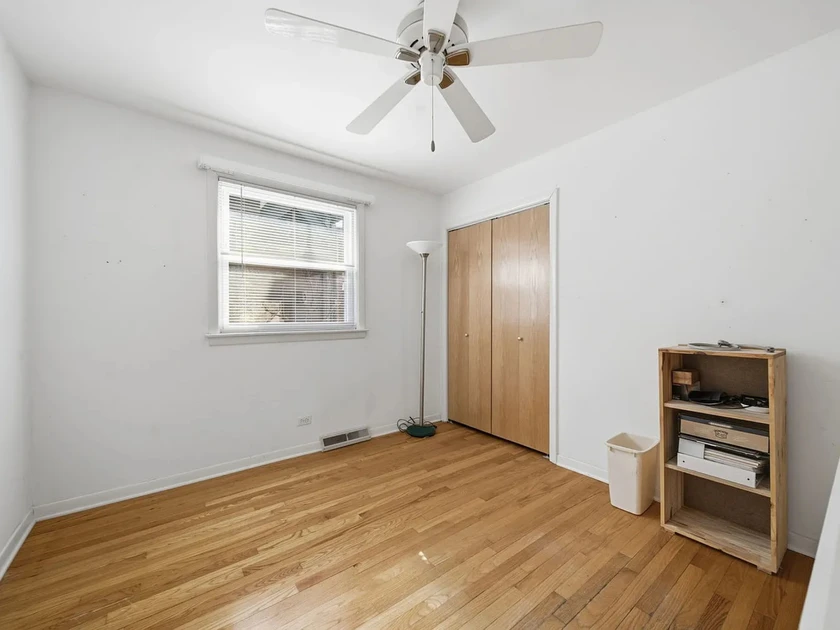 $1,700 / 3br - 1028sqft - 11326 s troy st, chicago, il 60655 thumbnail 8