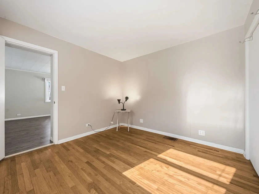 $1,700 / 3br - 1028sqft - 11326 s troy st, chicago, il 60655 thumbnail 10