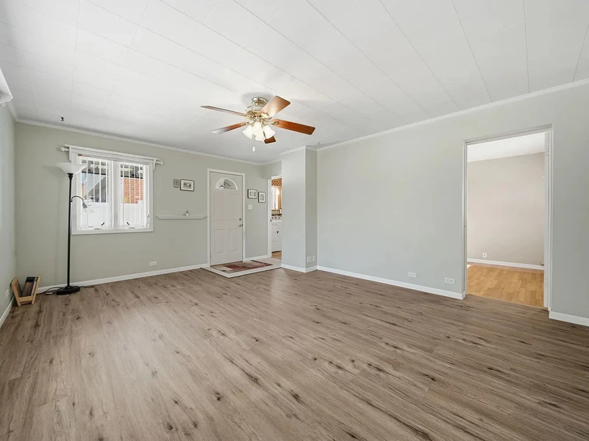 $1,700 / 3br - 1028sqft - 11326 s troy st, chicago, il 60655 thumbnail 11