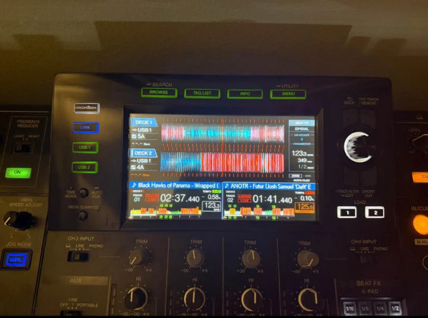 Washer and dryer thumbnail 1