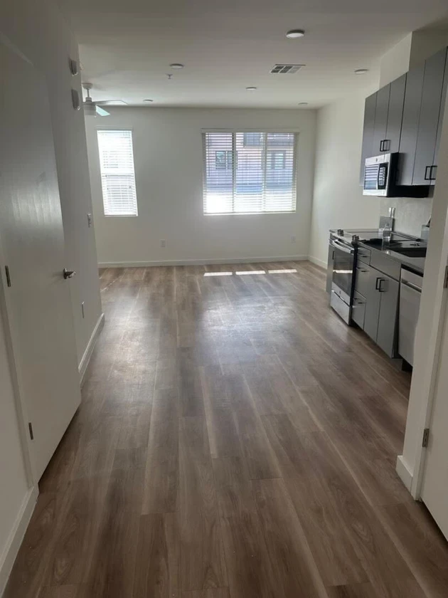 $900 / 12sqft one room and palor with kitchen and bathroom is available now thumbnail 3