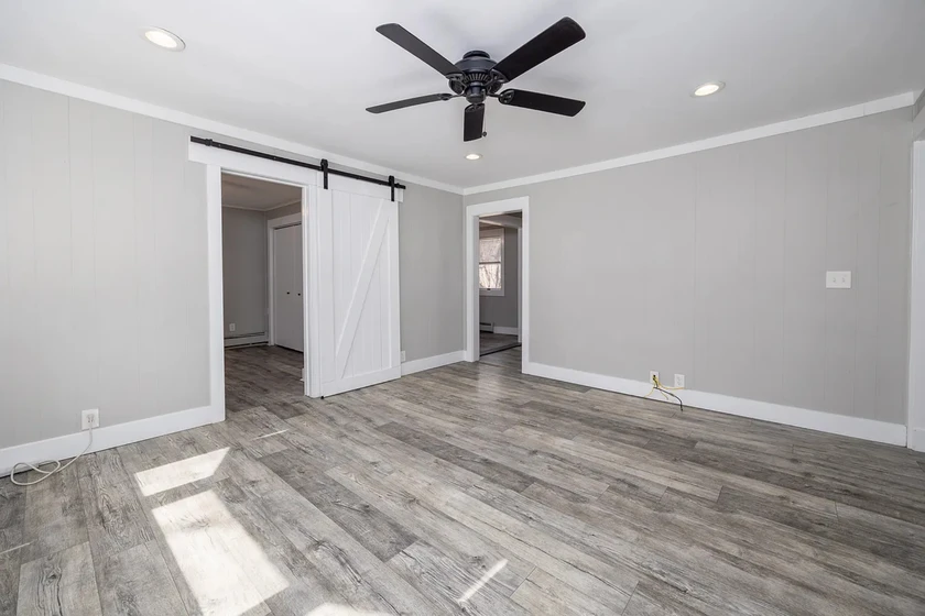 $900 for rent thumbnail 3