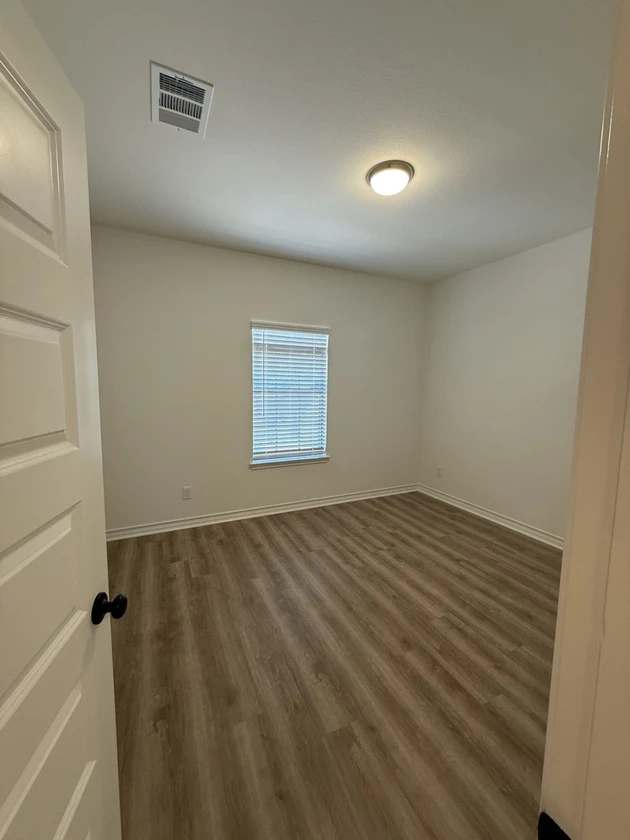 $1,235 spacious 3 br / 1 ba apartment in mid-wilshire selling at $3200 thumbnail 5