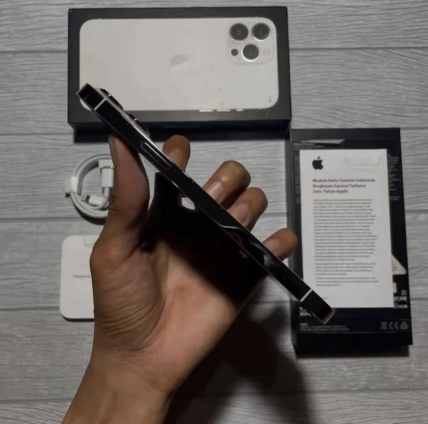 apple iphone 13 pro max – great condition – unlocked / silver / 256gb - $530 thumbnail 4