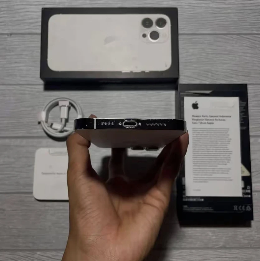 apple iphone 13 pro max – great condition – unlocked / silver / 256gb - $530 thumbnail 5