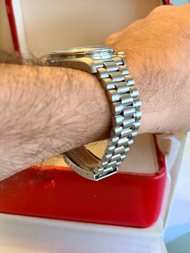 ômega speedmaster reduced 3510.50 complete set. - $2,200 thumbnail 2