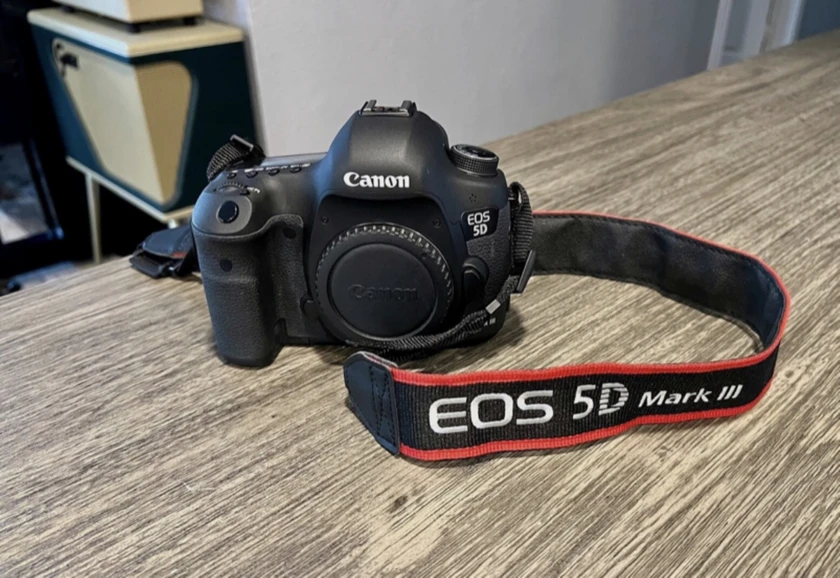 canon eos 5d mark ill dslr cameraprofessional photography kit. - $1,000 thumbnail 7