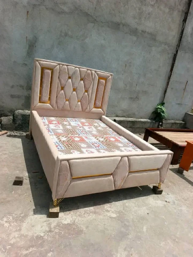 bed stand - $570 thumbnail 2