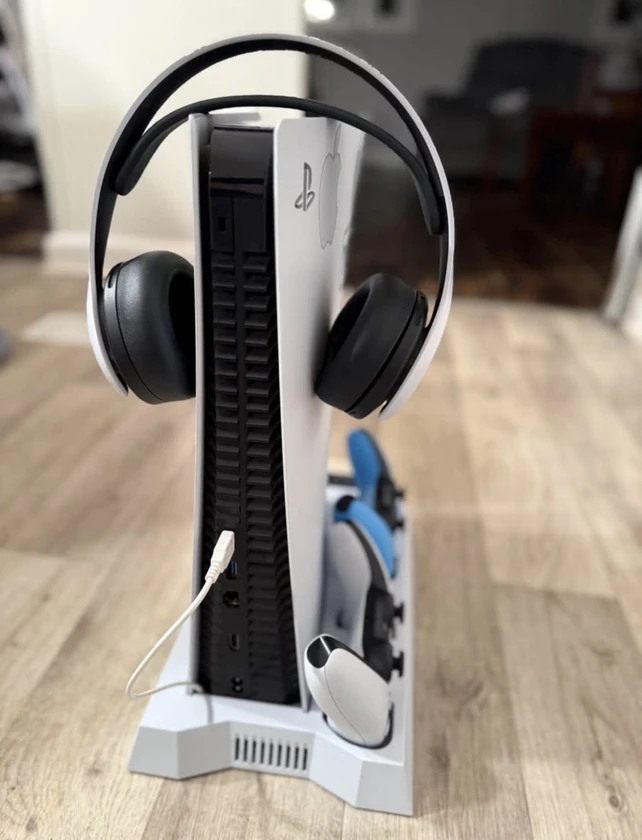 $400 obo2 controllers, headset, cooling/charging stationeverything works ! thumbnail 2