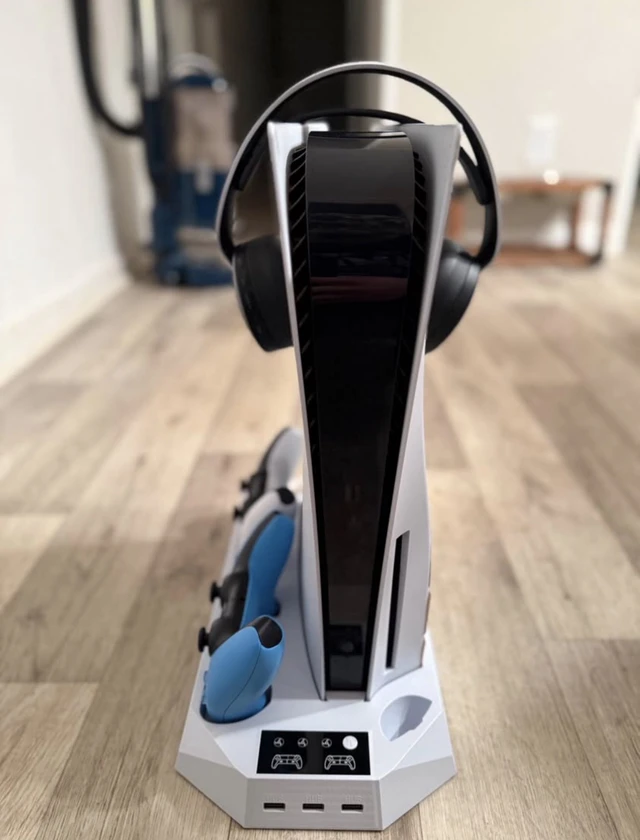 $400 obo2 controllers, headset, cooling/charging stationeverything works ! thumbnail 3