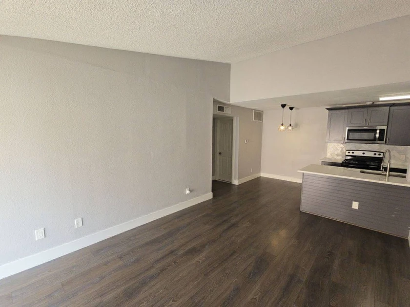 $675 / 648sqft welcome to this 1 bed 1 bath condo thumbnail 8