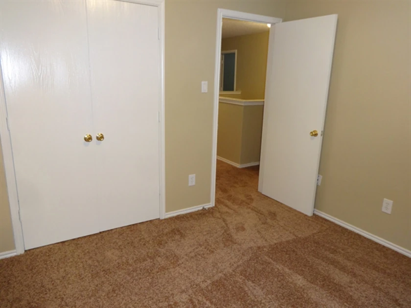 $1,745 / 2634sqft 3bedroom and 2.5bathroom ready to move in thumbnail 2