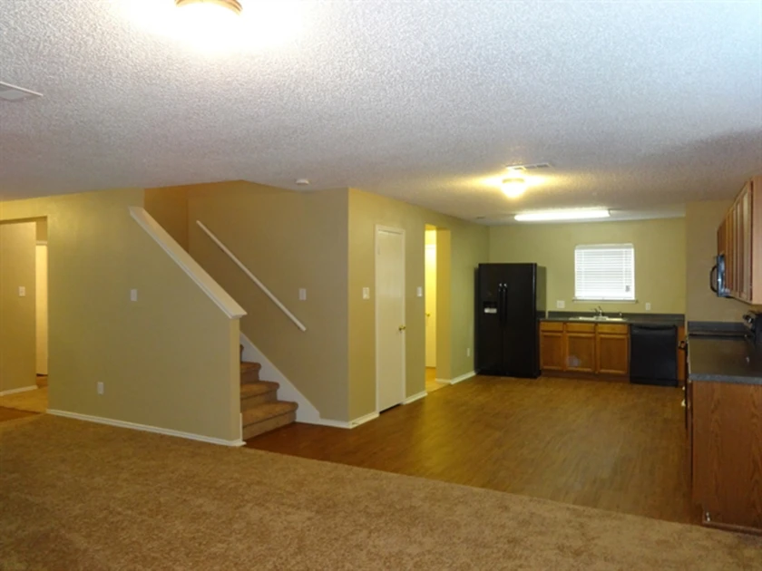 $1,745 / 2634sqft 3bedroom and 2.5bathroom ready to move in thumbnail 4