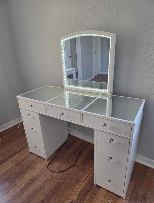 vanity table with stool - $250 thumbnail 2