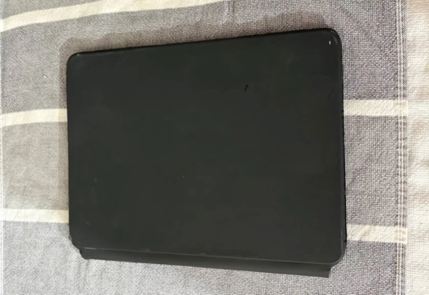 ipad pro 11 inch (2nd generation) and apple magic keyboard thumbnail 4