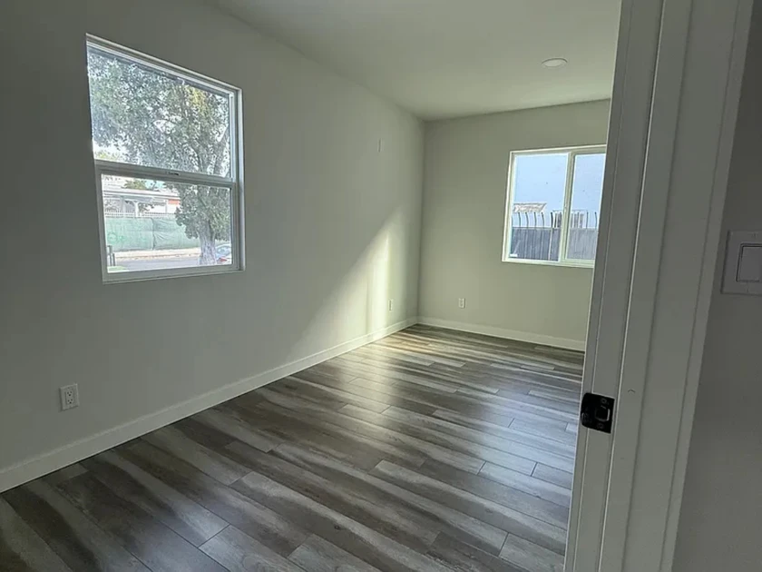 $1,300 / 2br - 800sqft - apartment for rent thumbnail 3