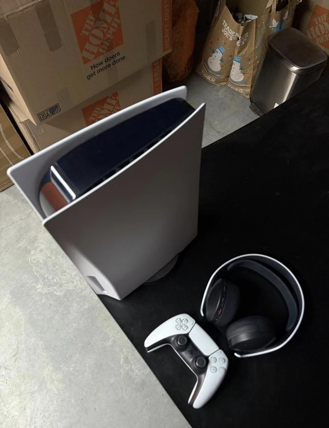 playstation 5 standard edition clean & fully working - $300 thumbnail 2