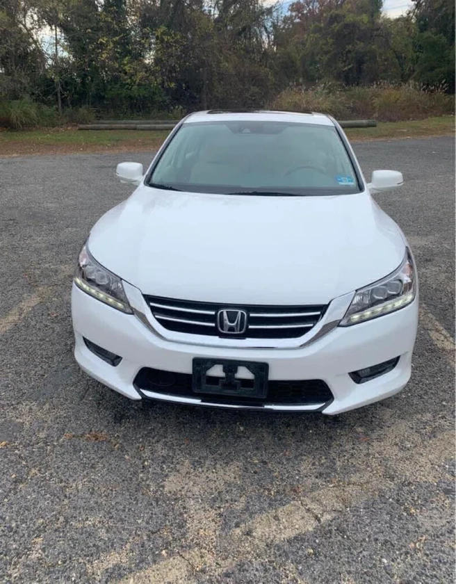 2012 honda accord , low miles , clean title for sale . thumbnail 7