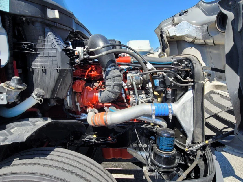 2023-2024 freightliner cascadia 126 thumbnail 2